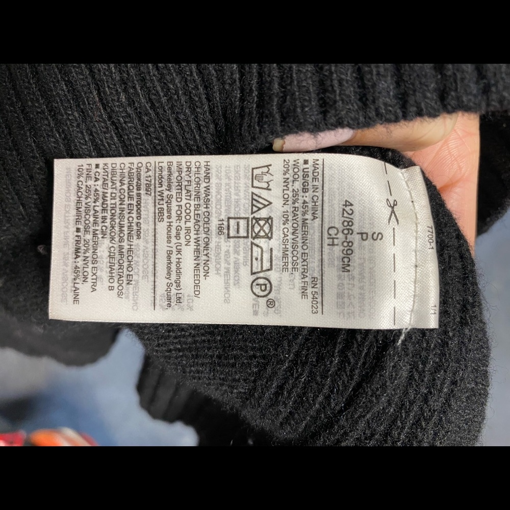 Banana Republic Filpucci Black Wool Sweater - Picture 5 of 5